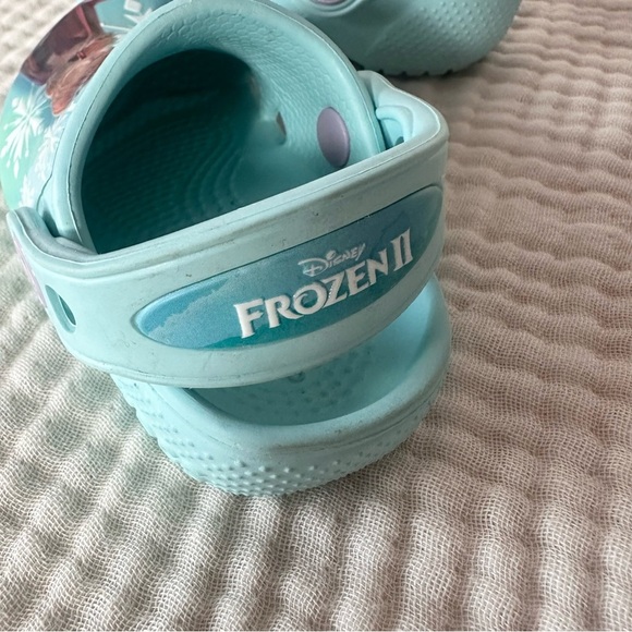 Crocs X Disney Frozen 2 Clogs Toddler Baby 4 - Picture 5 of 6